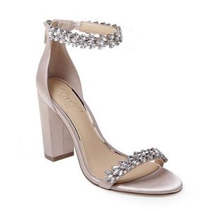 Badgley Mischka Mayra Block Heel size 7.5! Worn once!